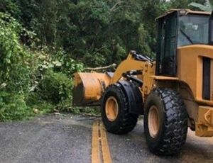 Para desobstruir trechos na Rio-Santos (BR-101) Exército Brasileiro entra em ação