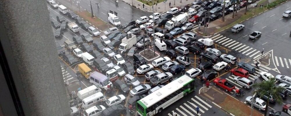 Projeto muda regra sobre preferência de passagem em cruzamentos não sinalizados