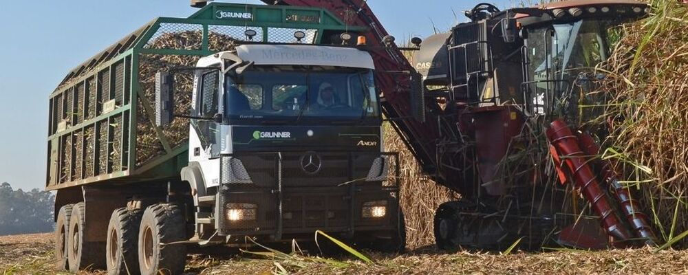 Axor 3131 com direção autônoma é uma das atrações da Mercedes-Benz na Agrishow 2022