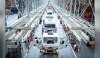 Produção de caminhões recua; 29 fábricas de semicondutores estão sendo construídas no mundo