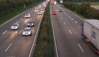 Na Alemanha, há escassez de motoristas e os que têm estão se aposentando