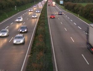 Na Alemanha, há escassez de motoristas e os que têm estão se aposentando