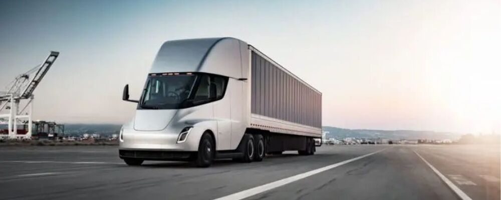 Começam as pré-reservas para o caminhão elétrico Tesla Semi nos EUA