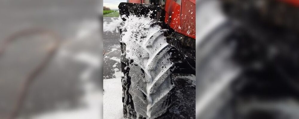 Curiosidade: limpeza de caminhões para entrar na granja