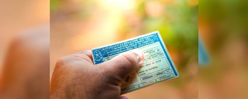 Motoristas de transporte e entrega podem ser isentos de taxas de renovação da CNH