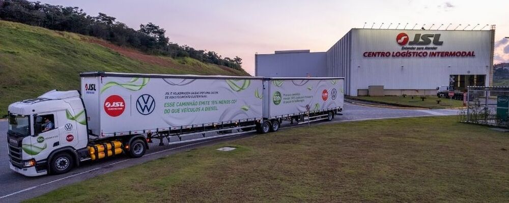 JSL e Volkswagen adotam uso de caminhão 100% a gás da Scania