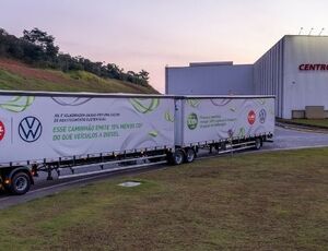 JSL e Volkswagen adotam uso de caminhão 100% a gás da Scania