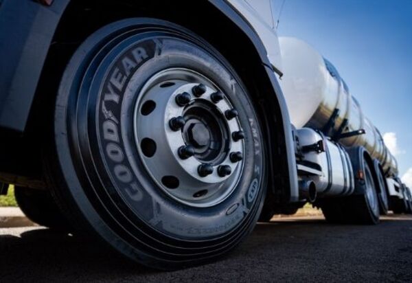 Acaba de sair da linha de montagem da fábrica da Goodyear o novo KMax S GEN2