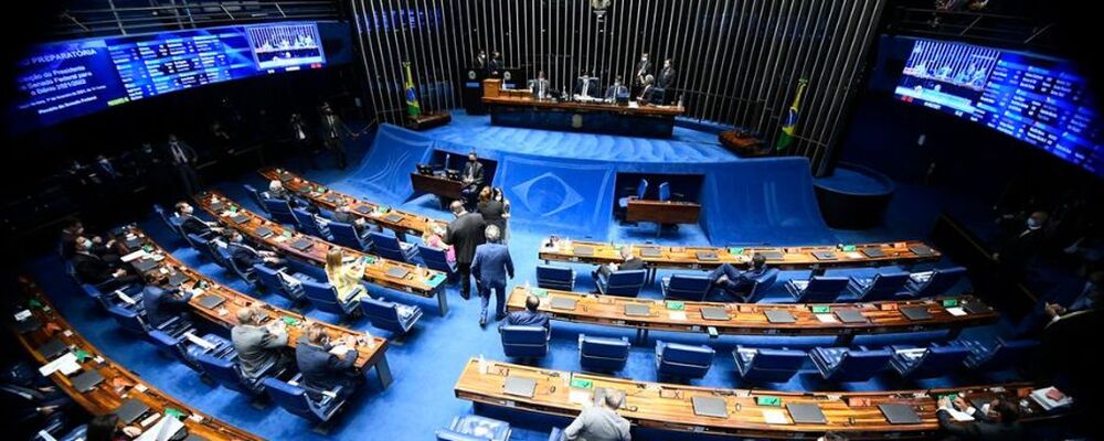 Aprovado pelo Senado, volta à Câmara projeto que limita a 17% ICMS sobre combustíveis