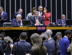 Câmara retoma nesta quarta-feira a votação de projeto que limita ICMS sobre combustível