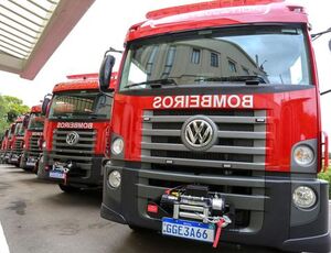 Bombeiros recebem segundo caminhão auto bomba em Andradina-SP