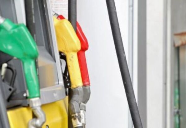 Compensação do ICMS ao diesel pode ser destinado a 'voucher caminhoneiro' de R$ 1.000