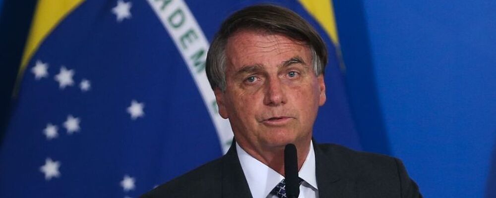 Bolsonaro sanciona redução de ICMS de combustíveis com vetos 