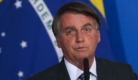 Bolsonaro sanciona redução de ICMS de combustíveis com vetos 