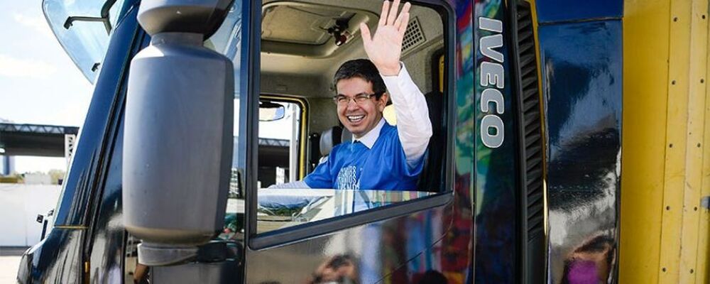 Caminhão é usado como museu em Brasília