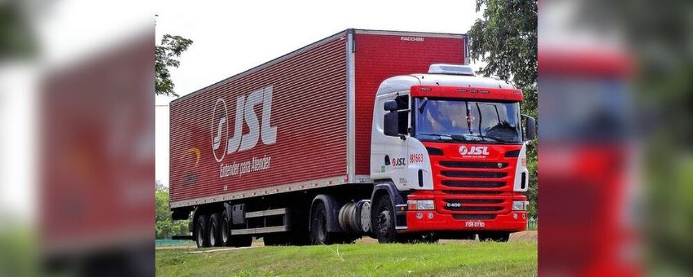 JSL tem vaga para motorista carreteiro que irá fazer rota Brasil/Argentina