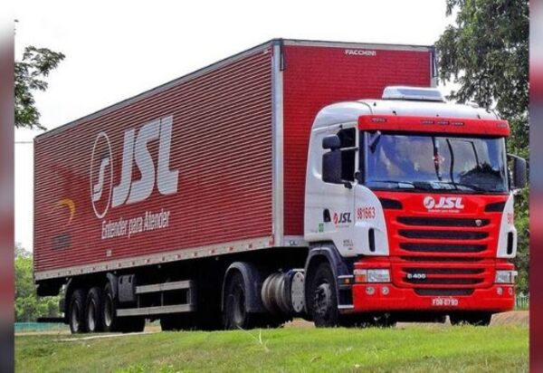 JSL tem vaga para motorista carreteiro que irá fazer rota Brasil/Argentina