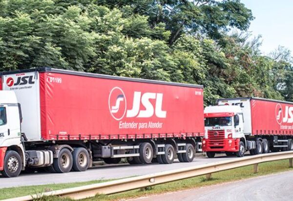 JSL tem vaga para motorista que irá conduzir caminhão comboio 