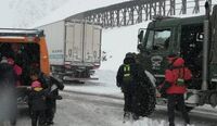 Tempestade de neve deixa motoristas 'presos' na Cordilheira dos Andes
