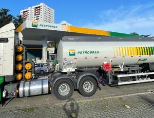 Vibra realiza 1ª operação de entrega de combustível com um caminhão tanque movido a GNV