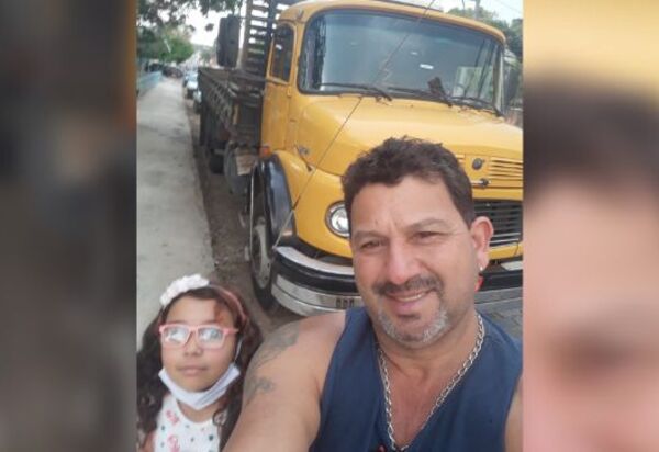 “Já está na minha conta o Auxílio Caminhoneiro”, diz o motorista José Vitor de Souza