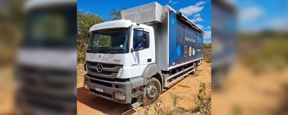 Unidade Móvel de Saúde cedida pela Mercedes-Benz aos Amigos do Bem está no sertão do Ceará