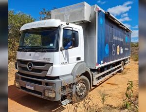 Unidade Móvel de Saúde cedida pela Mercedes-Benz aos Amigos do Bem está no sertão do Ceará