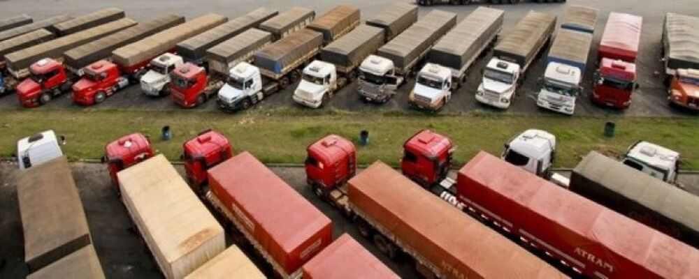 Proposta exige postos de parada para caminhoneiros em contratos com concessionárias de rodovias