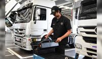 Executivos da Mercedes-Benz vão a oficinas de concessionários para vivenciar a prestação de serviços 