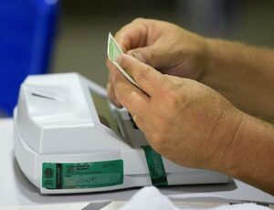 Eleitor tem que levar documento oficial com foto na hora de votar