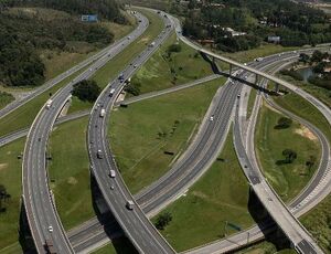 Rodovia dos Bandeirantes completa 44 anos hoje