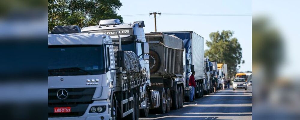Caminhoneiros bloqueiam estradas após resultado das eleições