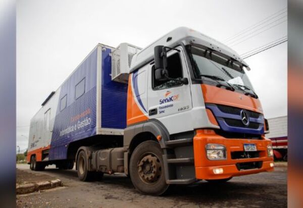 Educação: Senac-DF entrega caminhão que transportará carretas-escolas