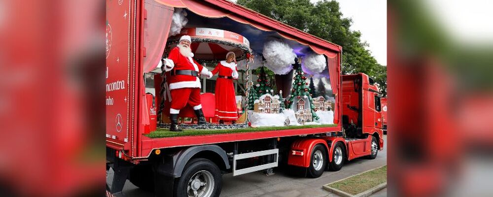 Mercedes-Benz Actros participam da Caravana de Natal da Coca-Cola 