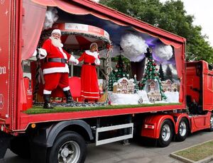 Mercedes-Benz Actros participam da Caravana de Natal da Coca-Cola 