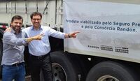 Empresas Randon premiam cliente com Graneleiro New R Zero Km
