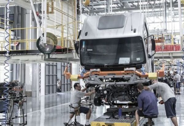 Produção de caminhões tem queda de 3,0% em novembro, ante outubro