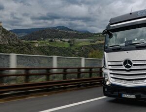 Daimler Truck realiza primeiros testes de altitude com caminhão de célula de combustível