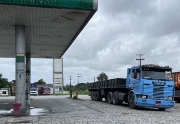 Petrobras anuncia redução de R$ 0,40 no preço do diesel