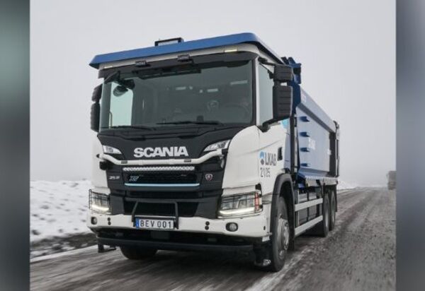 Basculante pesado elétrico da Scania entra em operação em mina na Suécia