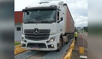 Para fiscalizar excesso de carga, DER/PR ativa balanças nos Campos Gerais