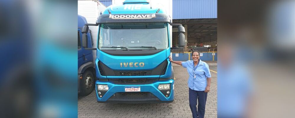 Verônica de Oliveira criou seus filhos trabalhando como caminhoneira