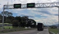 Pesagem de caminhões em movimento começa a funcionar na Via Dutra