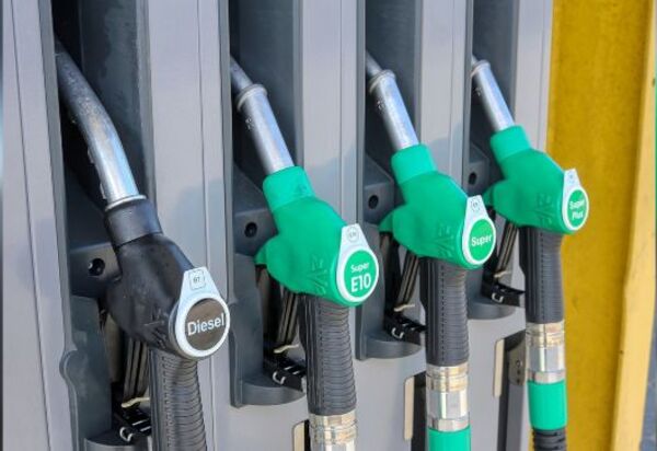 Preço do diesel cai pela 4ª vez em 2023 e segue em baixa em abril, aponta Ticket Log