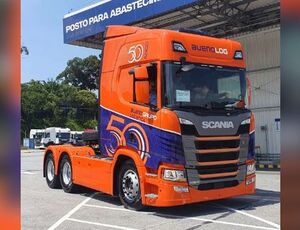 Bueno Grupo Logística festeja 50 anos adquirindo dois Scania personalizados