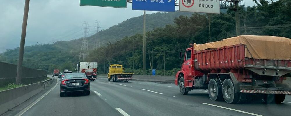 Governo reduz em 56% preço da taxa de verificação obrigatória para transporte de carga