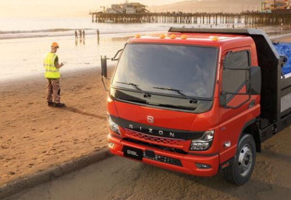 Daimler Truck lança caminhões elétricos médios RIZON nos Estados Unidos