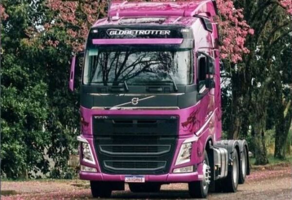 Unius Logística abre vagas para motorista categoria E