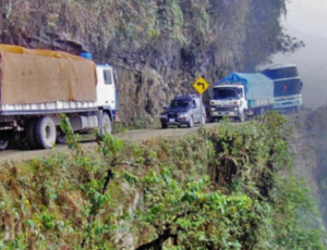 Pesadelo para motoristas de caminhão: a perigosa Estrada da Morte na Bolívia