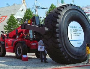 Curiosidades: pneus gigantes para caminhões gigantes! 